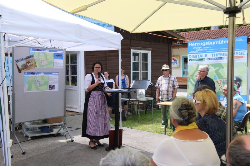 Foto von Elisabeth Gutmann während ihres Grußwortes