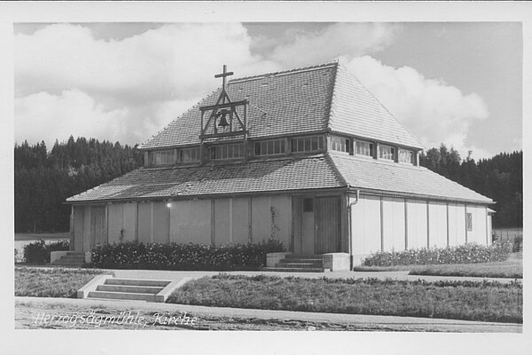 Fertiggestellte Martinskirche 1949