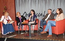 Foto von Podiumsdiskussion mit den ehemaligen Heimkindern Sonja Djurovic, Andreas Völker und Monika Wiesböck, moderiert von Prof. Dr. Annette Eberle und Prof. Dr. Susanne Nothafft 