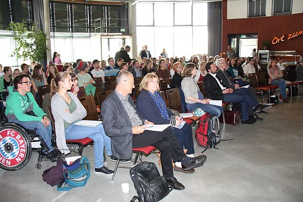 Foto von Tagungsteilnehmern im Rainer-Endisch-Saal, Fachtagung 2015