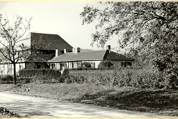 Martinskirche und Pfarrhaus 1960