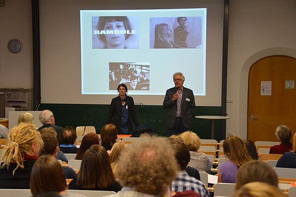 Auftaktveranstaltung: Annette Eberle und Michael Bräuning-Edelmann begrüßen die Tagungsteilnehmer, Vorführung des Films "Bambule"